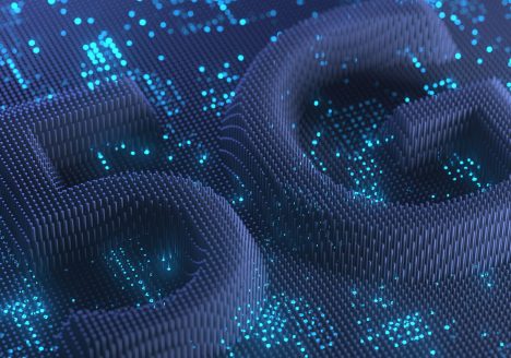 Une image illustrant le logo Bluetooth 5 avec des ondes radio se propageant autour, symbolisant la connectivité améliorée.