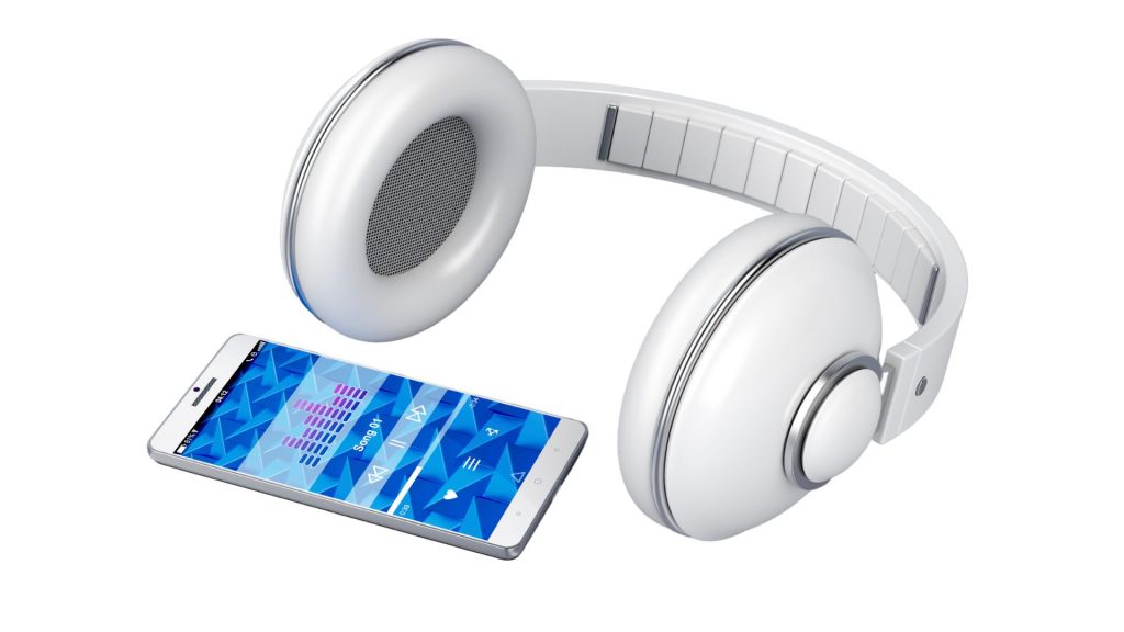 Une image illustrant un casque audio sans fil connecté à un téléphone via Bluetooth, symbolisant la liberté de mouvement